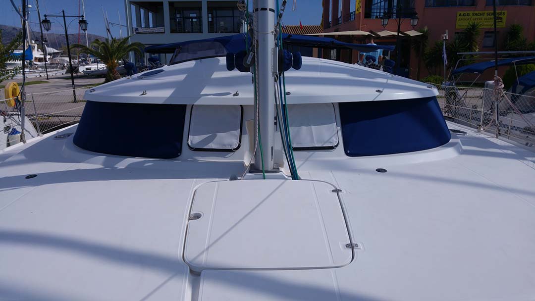 Custom boat window covers for UV and privacy protection