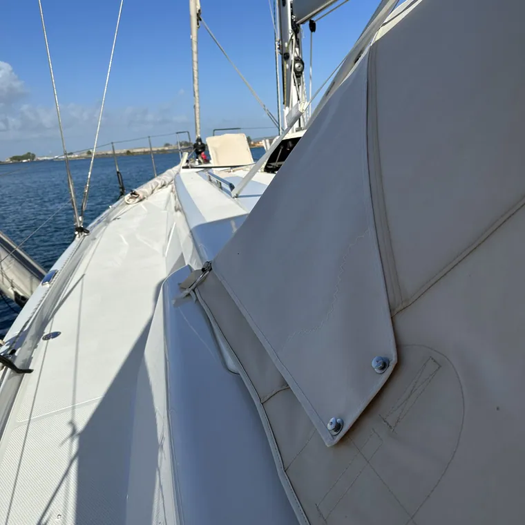 Sprayhood folded down on the coachroof of a yacht under way