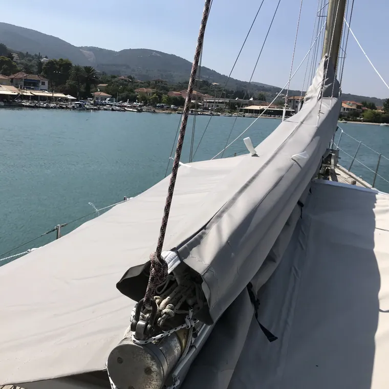 Grey lazy bag along the boom, the bay behind
