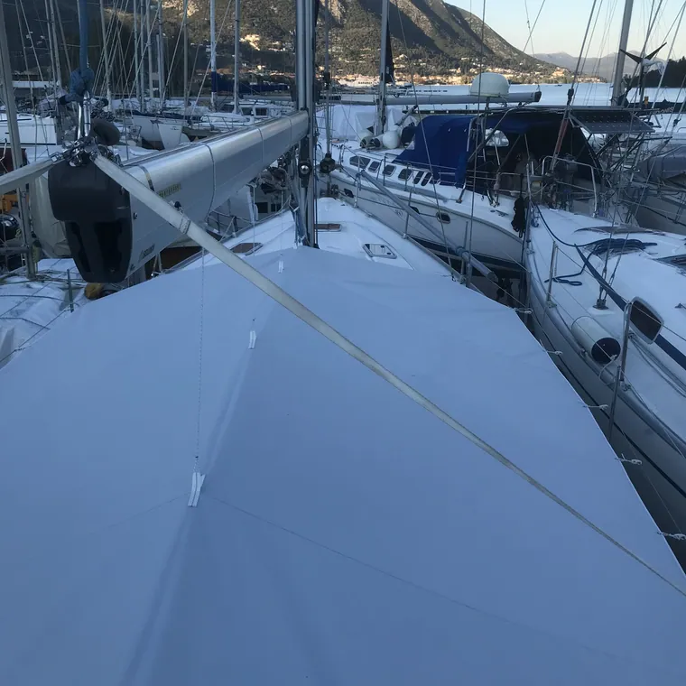 Cover running the length of a sailing yacht in her berth